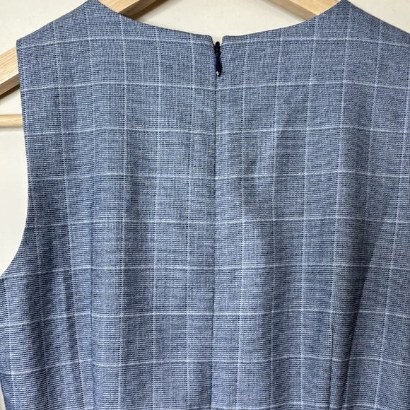 Banana Republic || Sheath Dress and Blazer; *Dress Size OOP; *Blazer Size OP - Picture 13 of 17